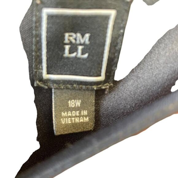 Black floral dress with a - Picture 2 of 3